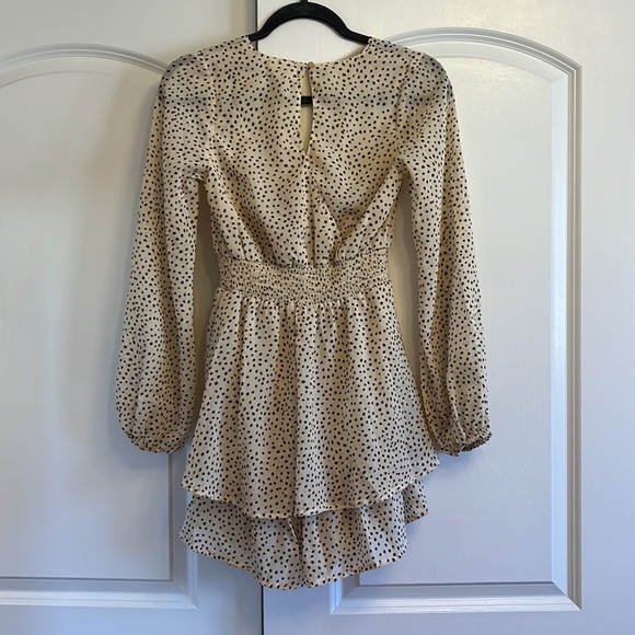 Japna romper. Vneck with front tie. Beige base with brown polka dots. Size S - Picture 2 of 2